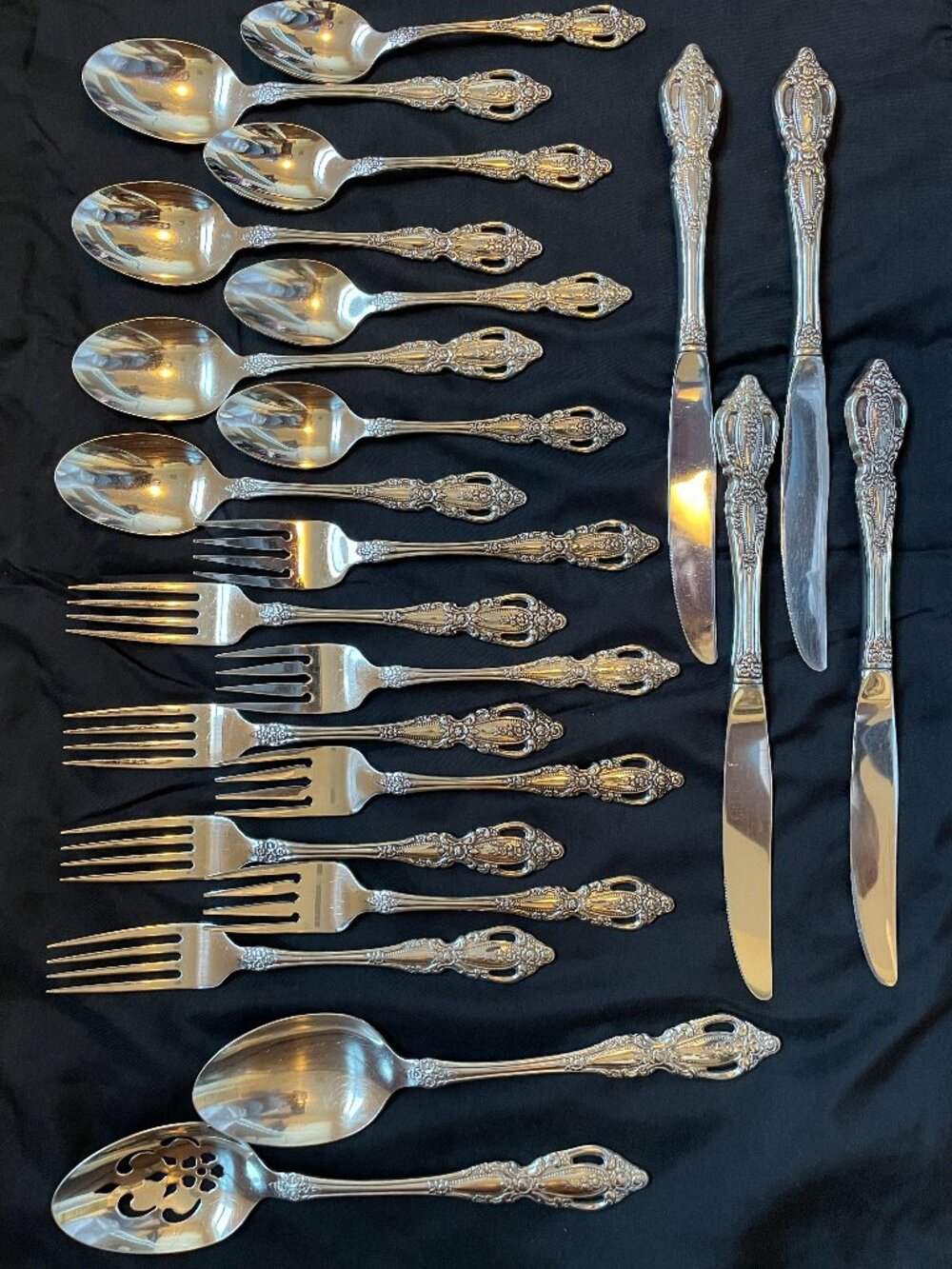 Oneida Monte Carlo Deluxe Stainless Service for 4